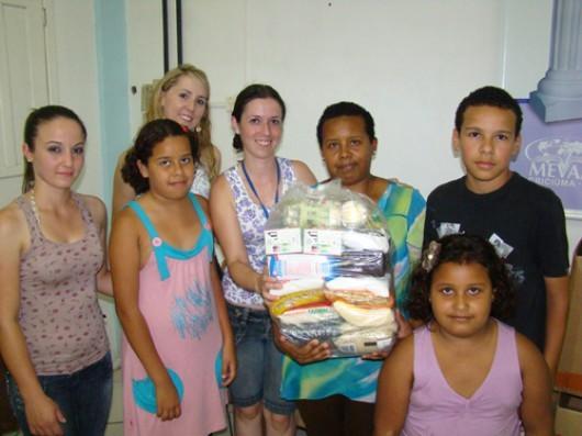 Laboratório Búrigo faz nova entrega de alimentos