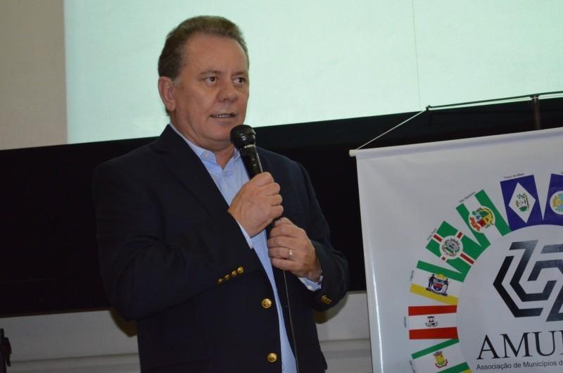Prefeito afastado de Tubarão se manifesta após deixar prisão