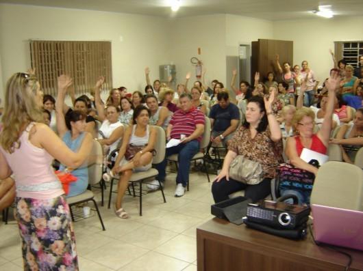 Magistério de Içara aceita 7% do piso e mais reajustes