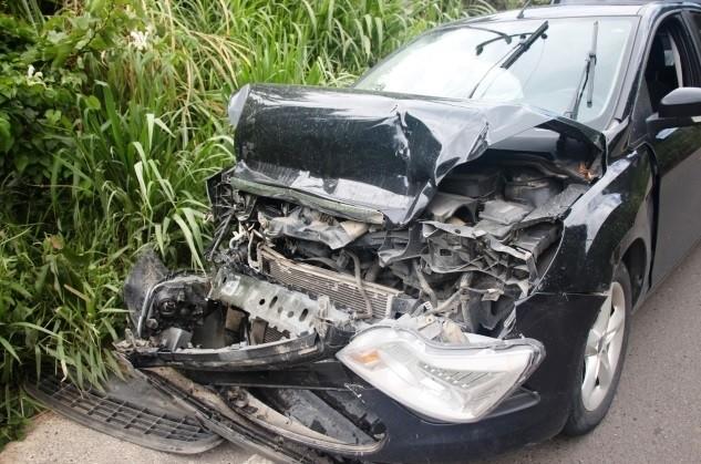 Carro colide na traseira de caminhão na SC-390
