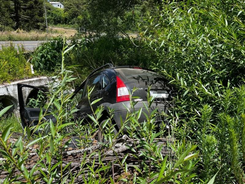Motorista de Imbituba perde o controle da direção e sai da pista na SC-110