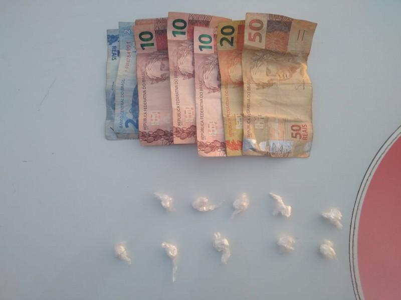 Polícia Militar apreende crack e dinheiro em Criciúma