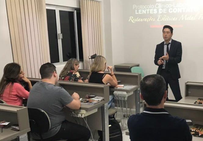 Doutor em Dentística, Cristian Higashi ministra curso em Criciúma