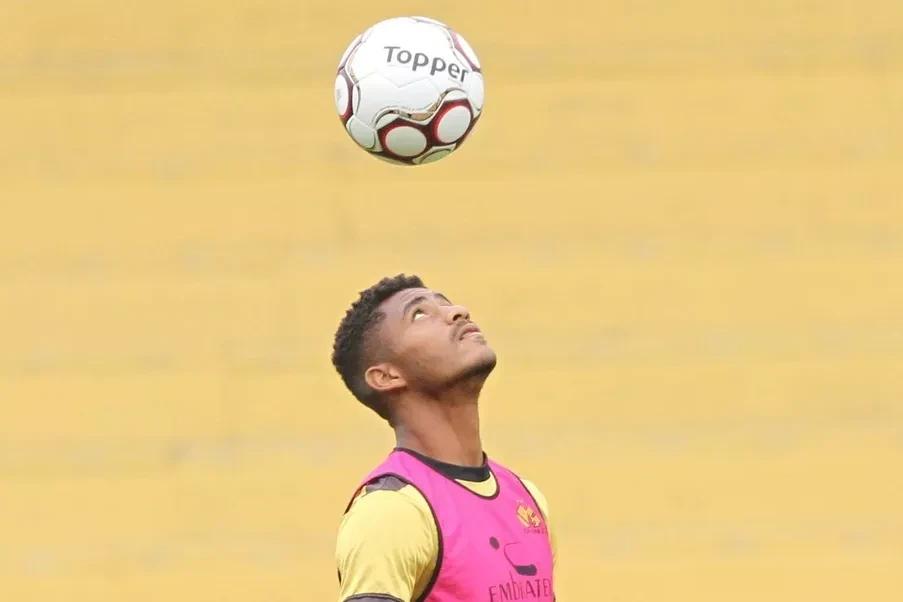 Volante revelado pelo Criciúma é anunciado no Figueirense