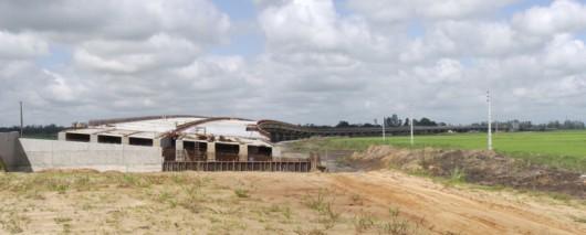 Estrutura de viaduto avança em Araranguá 