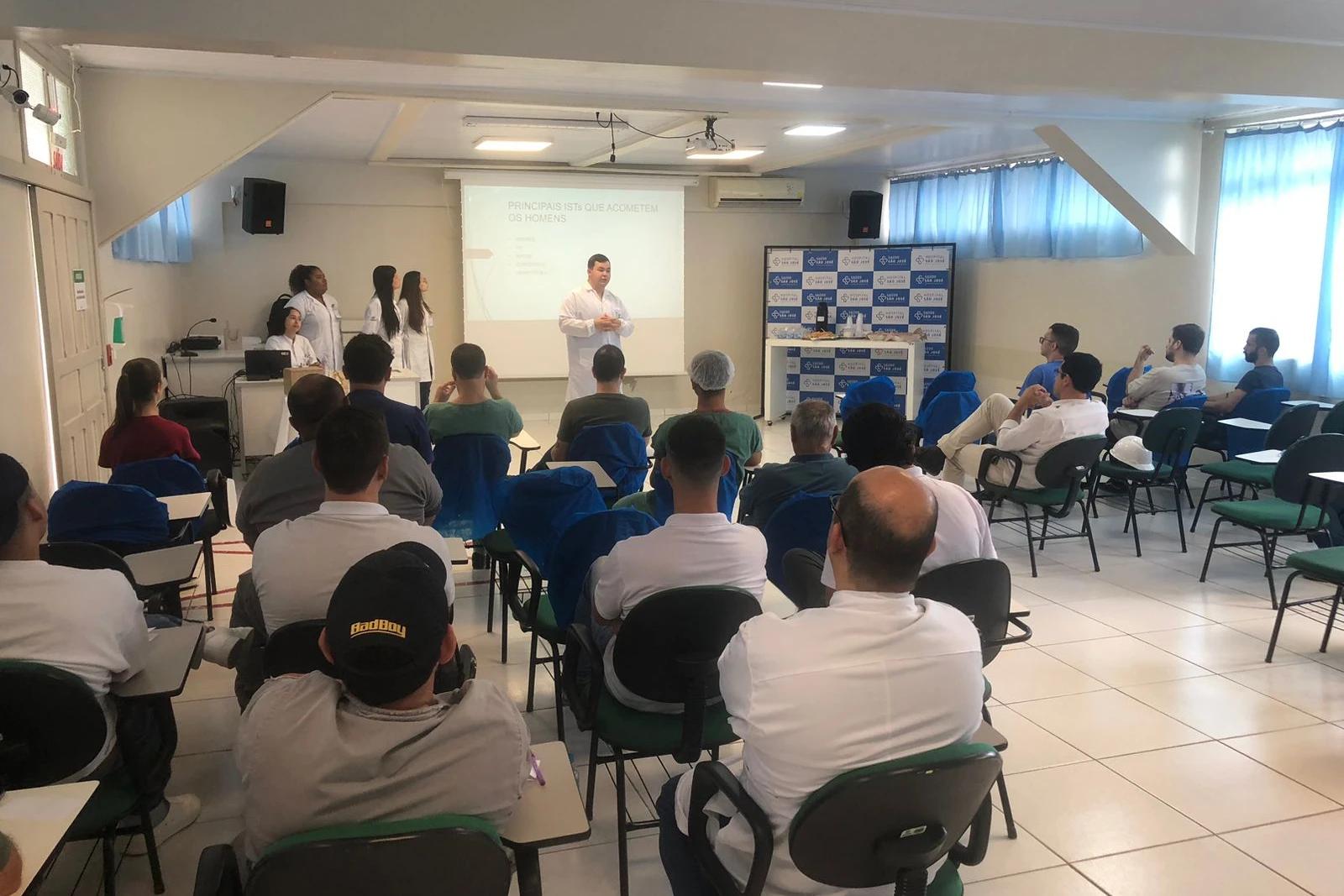 Novembro Azul: médico do HSJosé reforça a importância do cuidado e prevenção ao câncer de próstata