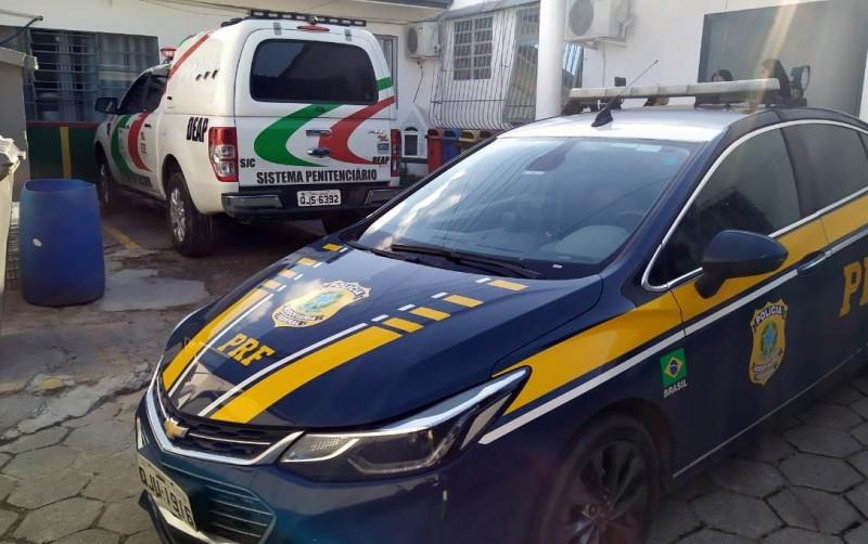 Procurada por tráfico de drogas é presa na BR-101 em Jaguaruna