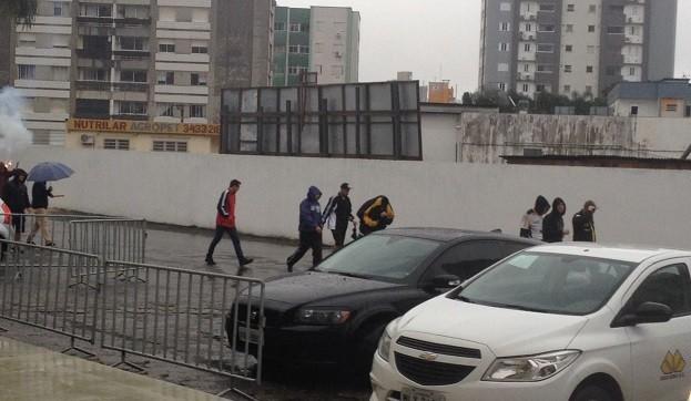 Durante apresentação de Winck, torcedores protestam no Majestoso