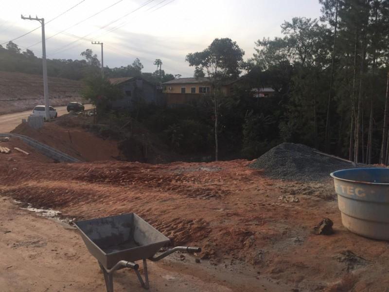 Obra de recuperação ambiental causa mau cheiro e moradores reclamam em Siderópolis