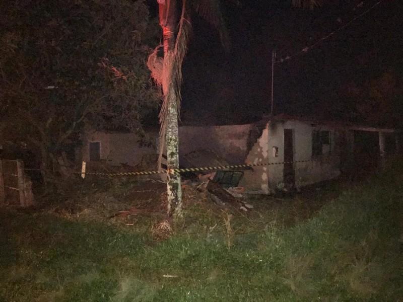 Residência é destruída por incêndio em Praia Grande