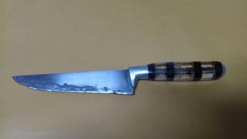 Esposa esfaqueia marido após discussão por garrafa da cachaça