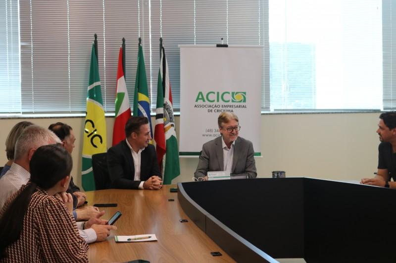 Encontro na Acic com a presença do presidente da Acate debate tecnologia