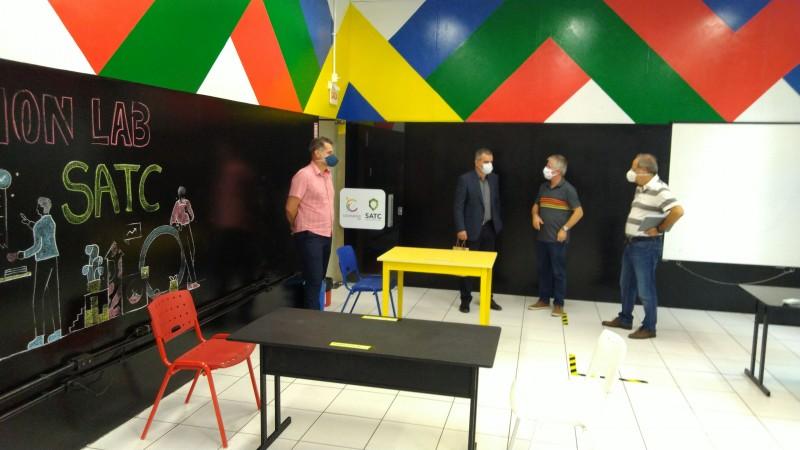 Diretor-presidente da SCPar conhece projetos desenvolvidos na Satc 