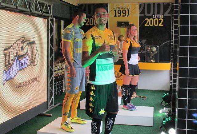 Tigre apresenta uniforme para a temporada 2015