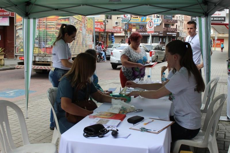 Assistência Farmacêutica faz ação de cuidados da saúde