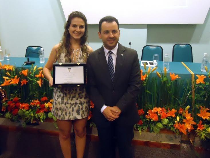 Ex-aluna da Unesc é a melhor em Santa Catarina no exame de suficiência do CFC