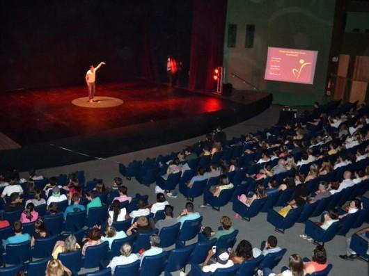 Projeto cultural vai levar alunos de escolas públicas aos bastidores do teatro