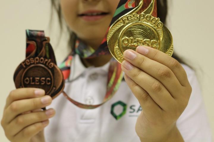 Aluna da Satc conquista medalhas de ouro e bronze na Olesc
