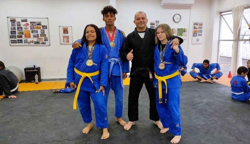 Atletas de jiu jitsu da Estação Cidadania se preparam para participar dos Joguinhos Abertos de SC