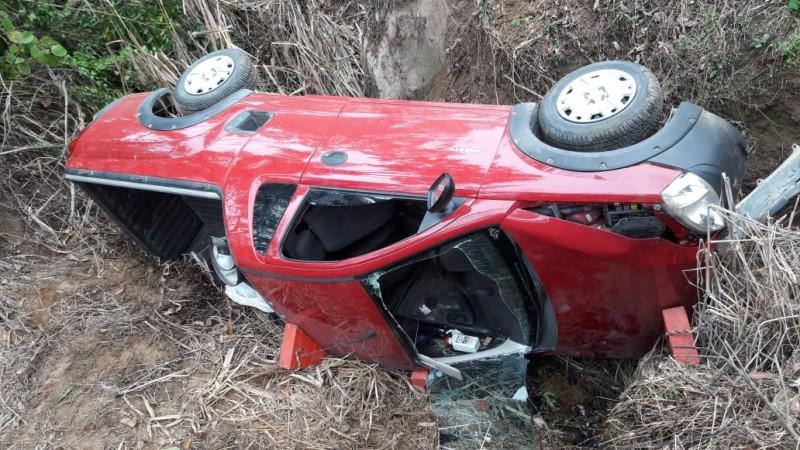 Motorista morre após saída de pista e capotamento em Armazém