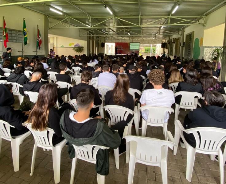 Projeto interdisciplinar do Colégio Satc visa promoção da saúde no ambiente escolar
