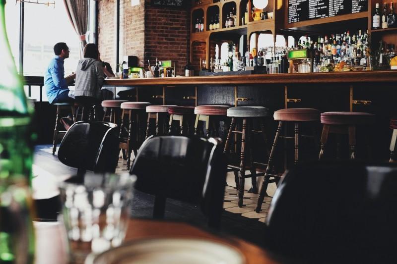 Criciúma: donos de bares, pubs e restaurantes pedem flexibilização de horário de funcionamento