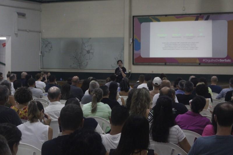 Colégio Satc fortalece laços com as famílias em reunião de pais