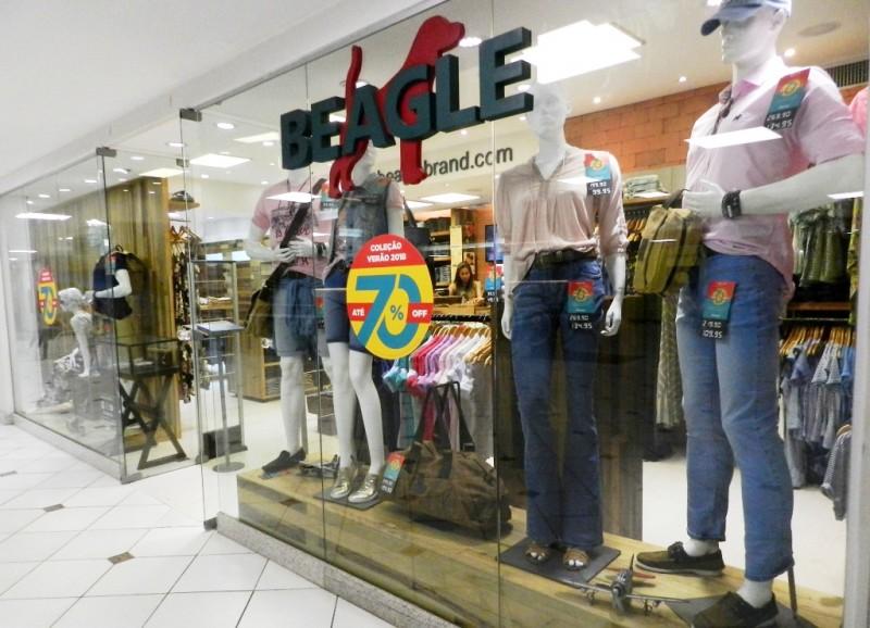 Loja Beagle reabre ampliada no Shopping Della