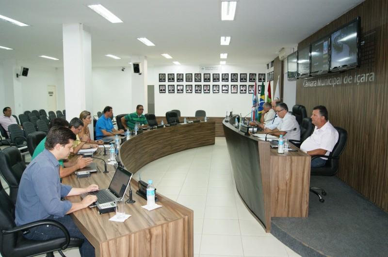 Içara realiza sessão extraordinária para projeto que reduz subsídios de secretários