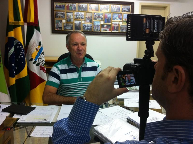 Prefeito de Sombrio anuncia atrações do 14º Arraial Fest