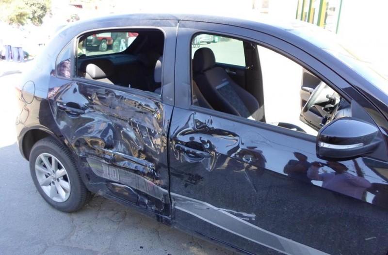 Motociclista fica ferido em colisão com automóvel 