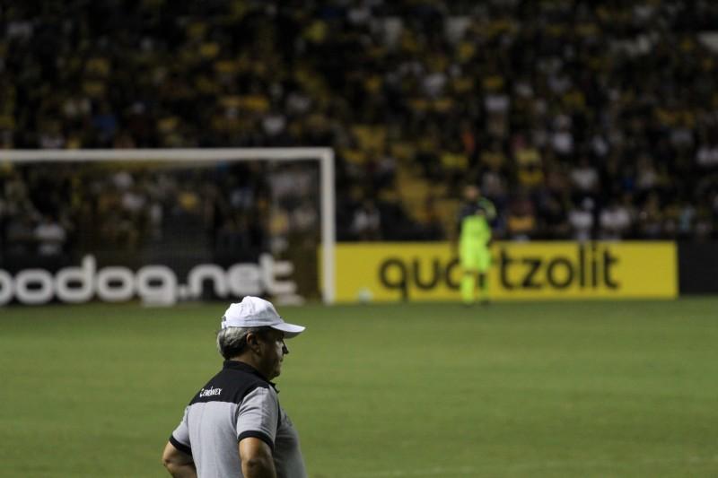 Lesões, ineficiência no ataque e a terceira derrota na Série B