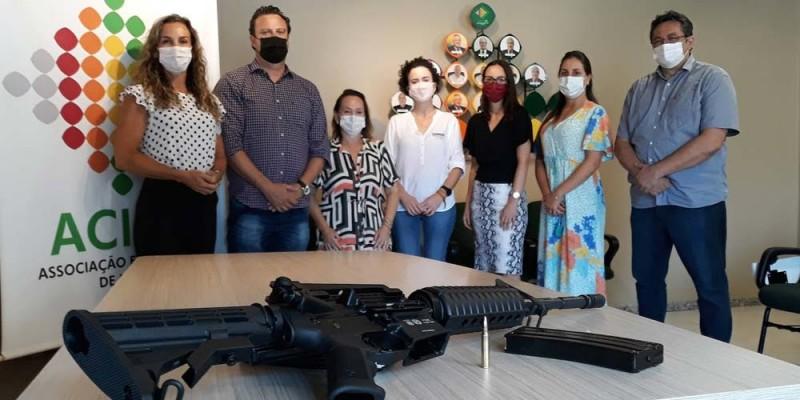 Associação Empresarial entrega novo armamento para a Polícia Civil