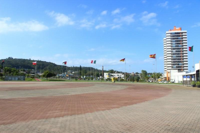 Criciúma: DTT realiza simulação de acidente no Parque das Nações para conscientizar motoristas e pedestres