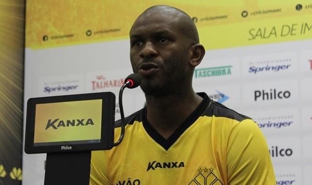 Alcides não faz mais parte do elenco tricolor