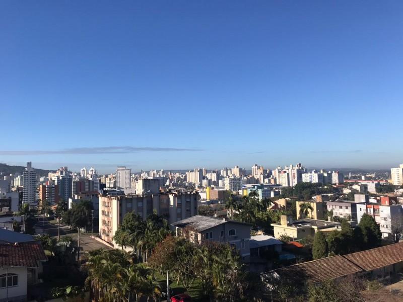 Semana começa com temperatura amena, mas termômetros devem registrar 32ºC nos próximos dias