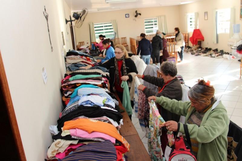 Roupas de Inverno são distribuídas em Lauro Müller