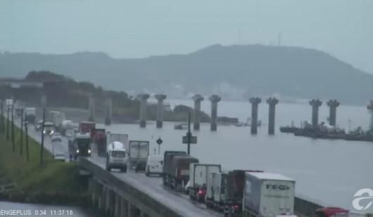 Trânsito está pesado no sentido Sul/Norte na ponte de Laguna