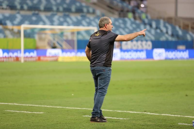 Tencati lamenta pontos perdidos para o Cuiabá e reclama da arbitragem: ‘não tem critério’
