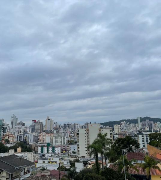 Semana terá tempo nublado, chuva, sol e temperaturas entre 10°C e 23°C na região carbonífera 
