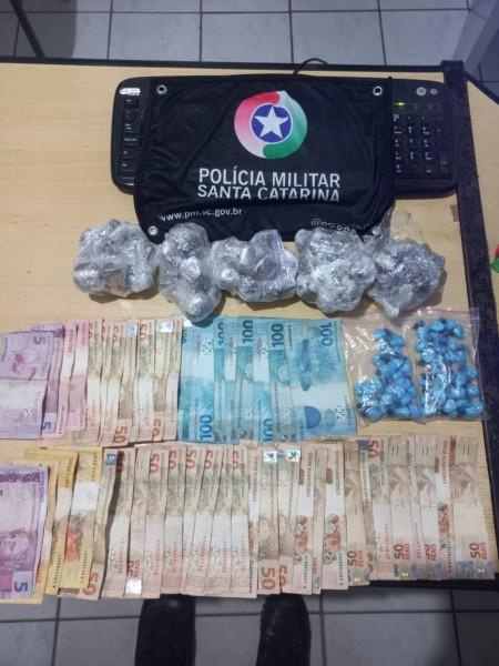 Homem é alvejado em casa usada para o tráfico de drogas 