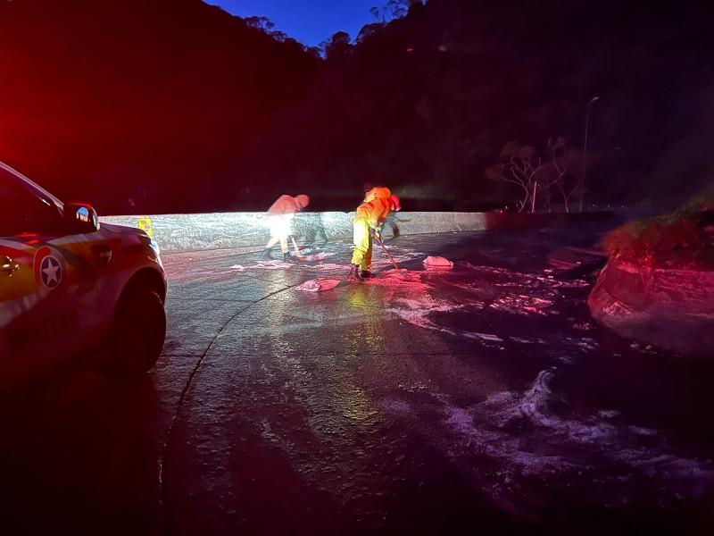 Serra do Rio do Rastro: houve pontos de congelamento da pista e PMRv controla tráfego de veículo 