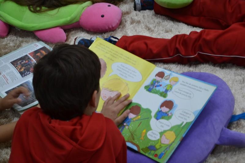 Peça "Encantadas" leva a importância da leitura às crianças