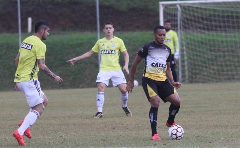 Trio paulista no apito de Figueirense e Criciúma