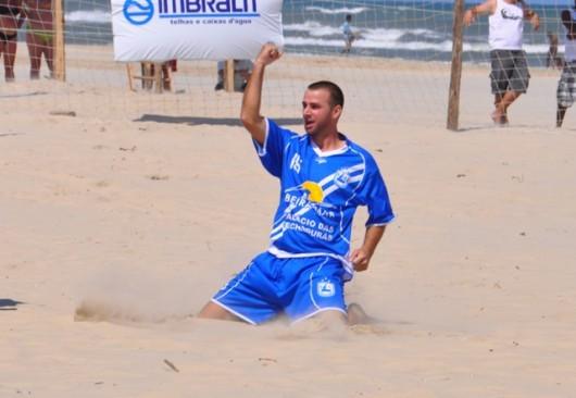 Três arrancam na frente no Praião
