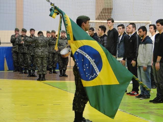 Jovens recebem dispensa do serviço militar