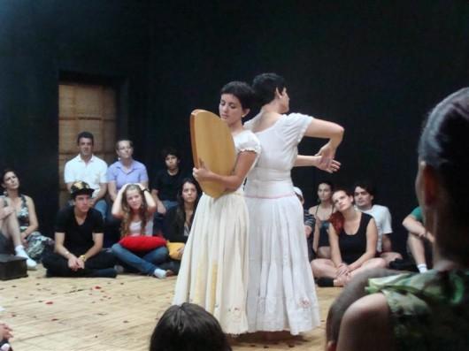 Universo de Marina Colasanti no palco do teatro do Sesc