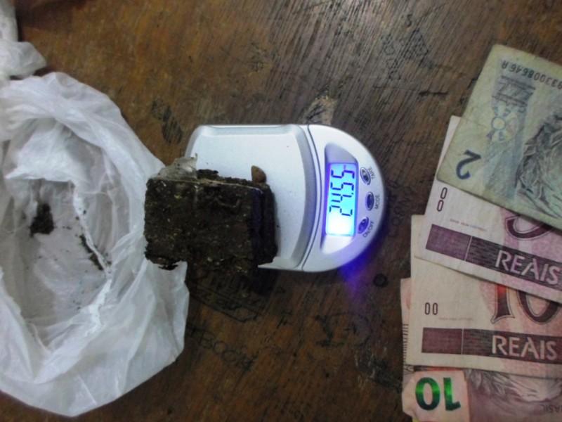 Em duas abordagens, apreensões de drogas