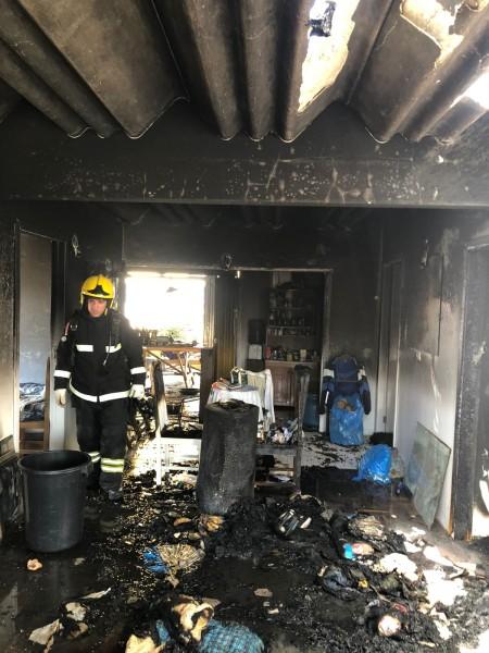 Incêndio danifica casa de alvenaria em Balneário Arroio do Silva