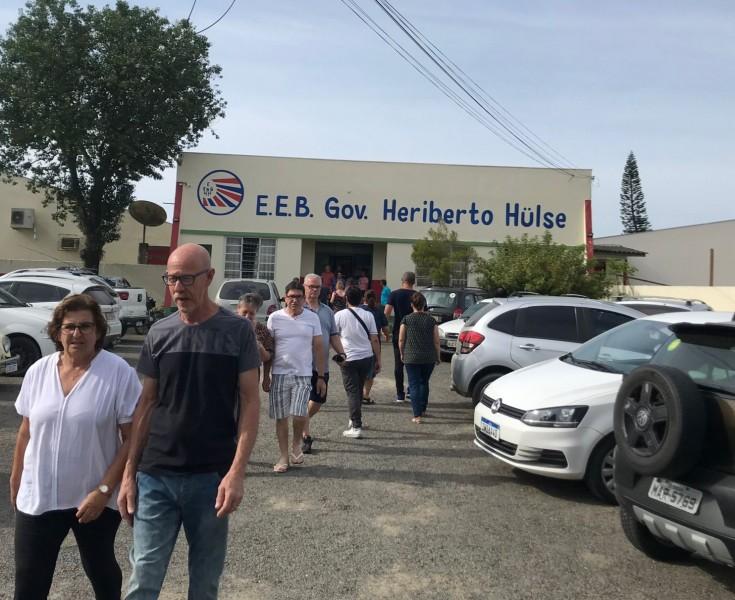 PM é acionada em ocorrência onde eleitora queria levar a urna embora